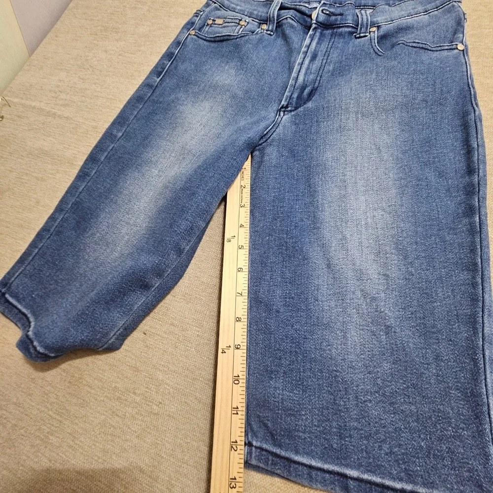 DG2 by Diane Gilman Bermuda Shorts Womens 8 Blue Medium Wash Stretch Denim